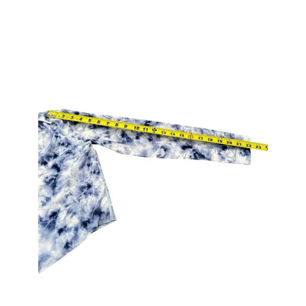 Gap crop top features a blue and white tie-dye pattern front zipper size XL